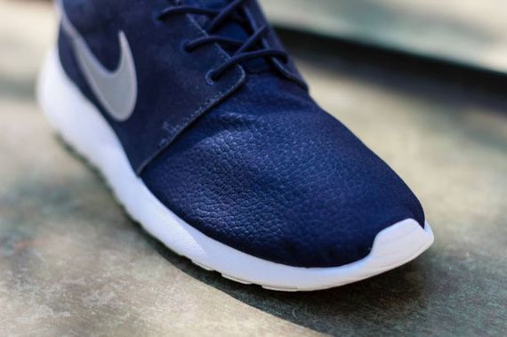 nike-roshe run suede-obsidian_03