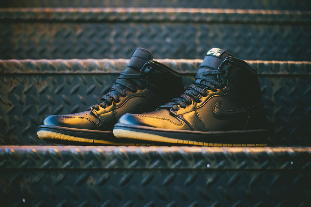 Air_Jordan_1_OG_Black_Black_Gum_555088_020_Sneaker_Politics_Hypebeast_1-3_1024x1024