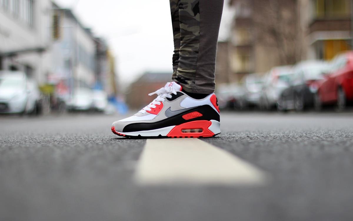 Joana-Lea-Nike-Air-Max-90-Infrared-