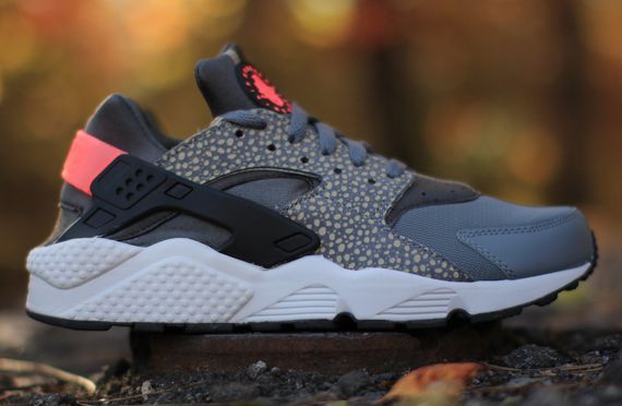 nike-air huarache-safari-hyper punch_02