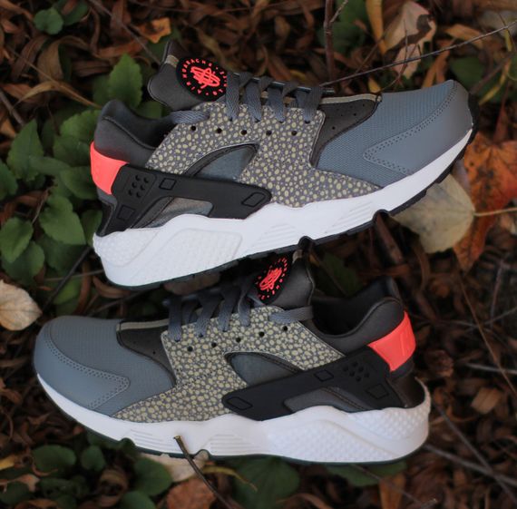 nike-air huarache-safari-hyper punch_03