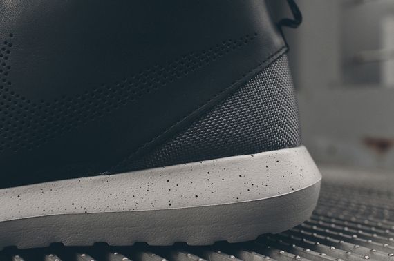 nike-roshe run nm sneakerboot-black-grey_06