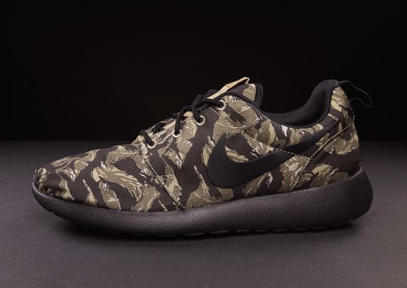 nike-roshe run-tiger camo