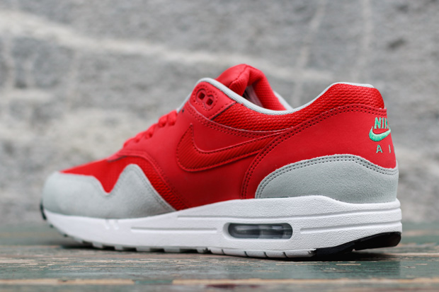 nike-air-max-daring-red-02
