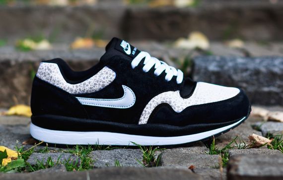 nike-air safari-black-white-grey_02