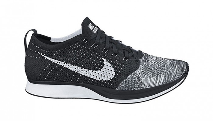 nike-flyknit-racer-black-tongue-700x400