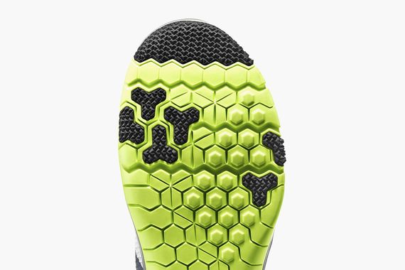 nike-free trainer 3.0-white-volt-cool grey-black_04