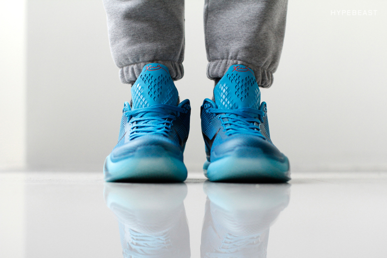 kobe-x-5-am-flight-on-feet-1