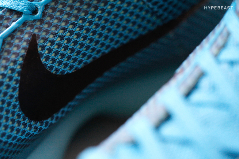 kobe-x-5-am-flight-on-feet-3