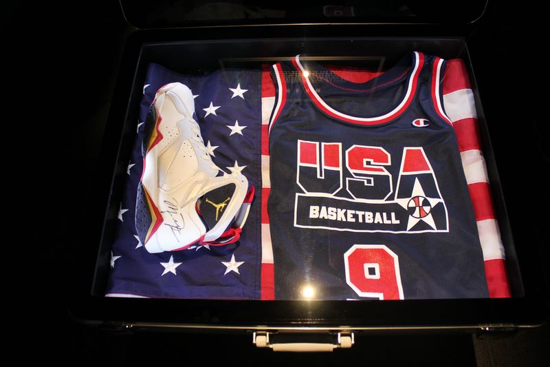 pearl-pavilion-air-jordan-michael-jordan-gallery_06_result