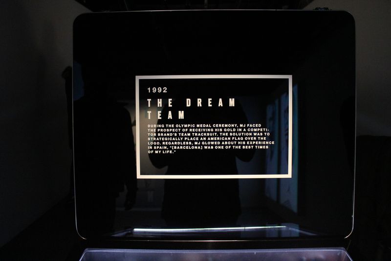 pearl-pavilion-air-jordan-michael-jordan-gallery_07_result