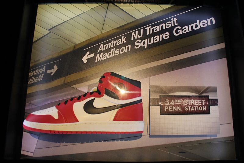 pearl-pavilion-air-jordan-michael-jordan-gallery_25_result