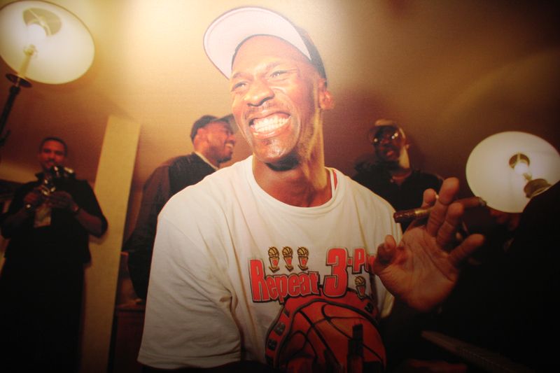 pearl-pavilion-air-jordan-michael-jordan-gallery_66_result