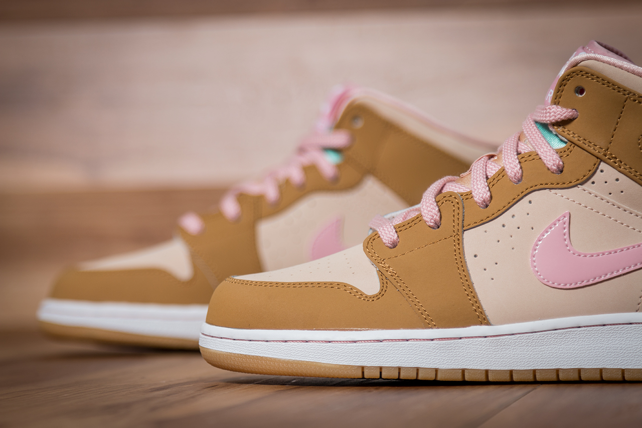 Air-Jordan-1-Mid-WB-GS-Lola-Bunny-2