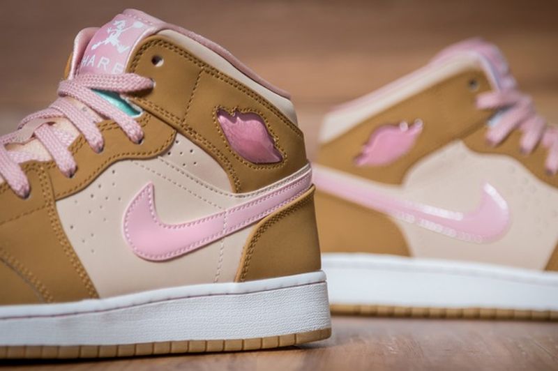 Air-Jordan-1-Mid-WB-GS-Lola-Bunny-681x454_result