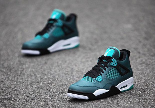 detailed-look-at-air-jordan-4-teal-03