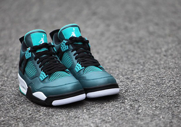 detailed-look-at-air-jordan-4-teal-04