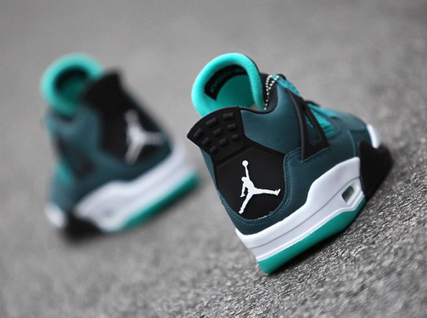 detailed-look-at-air-jordan-4-teal-05