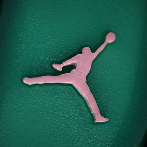 detailed-look-at-air-jordan-4-teal-09