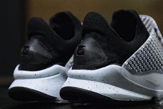 fragment design-nike-sock dart-oreo_02