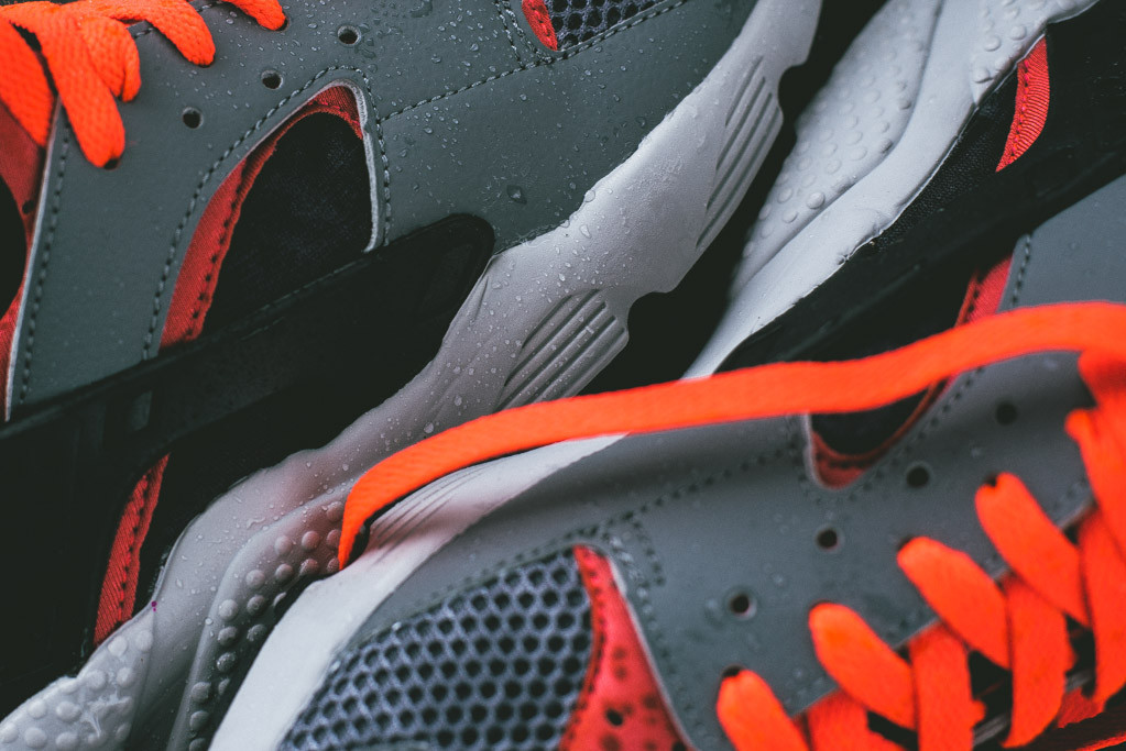 nike-air-huarache-cool-grey-bright-crimson-2