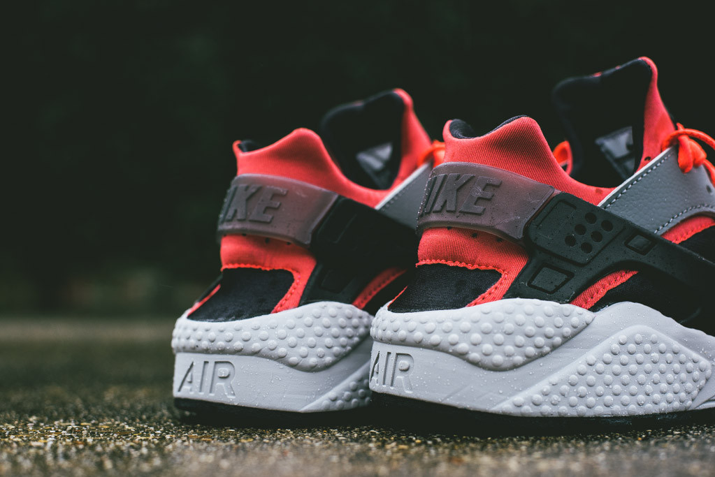 nike-air-huarache-cool-grey-bright-crimson-4