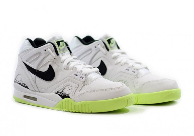 nike-air-tech-challenge-ii-white-black-liquid-lime-681x478