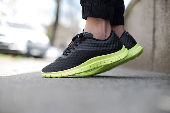 nike-free hypernvemom low-black-volt