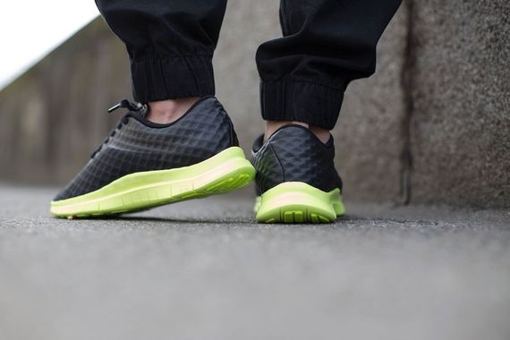 nike-free hypernvemom low-black-volt_03
