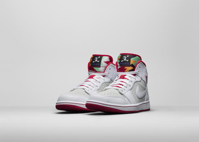 719551-123_Aj1MidWBWhiteTrueRed_A4_Pair_39720