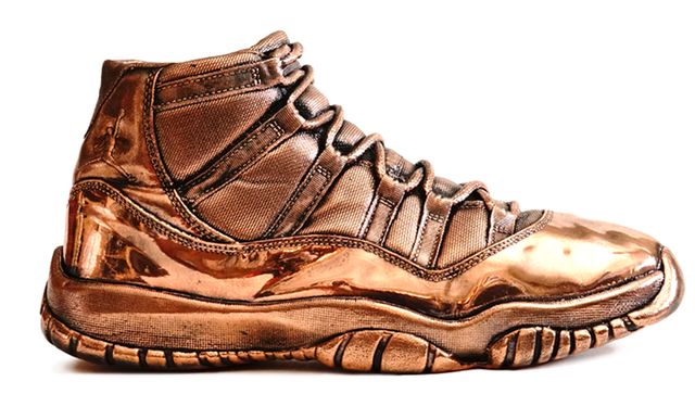 air-jordan-11-bronze-statue_result