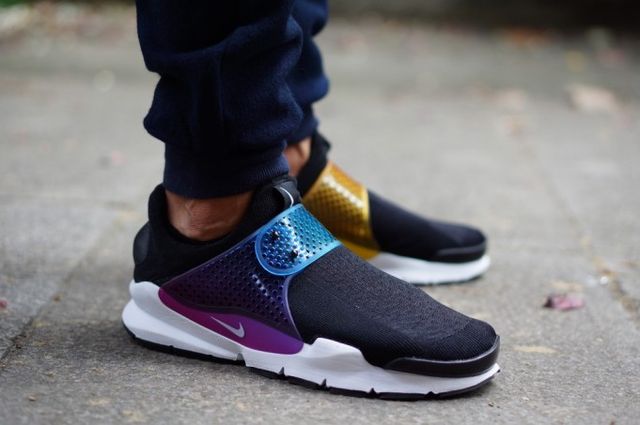 nike-sock dart-betrue on foot_04