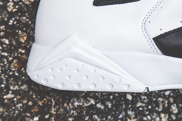 air-jordan-7-champagne-cigar_07_result