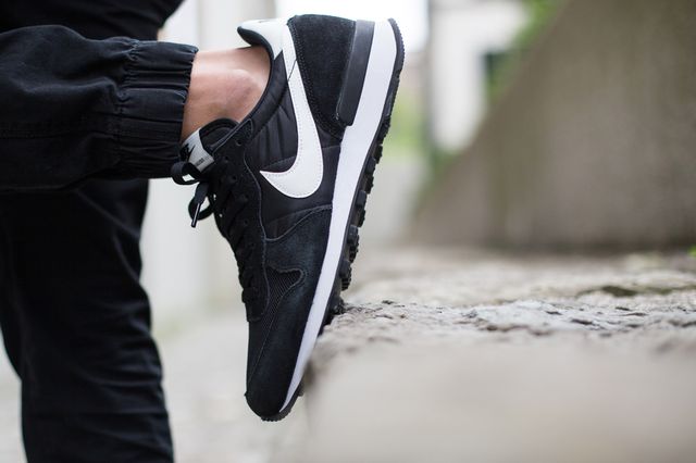 nike-internationalist-black-white_02