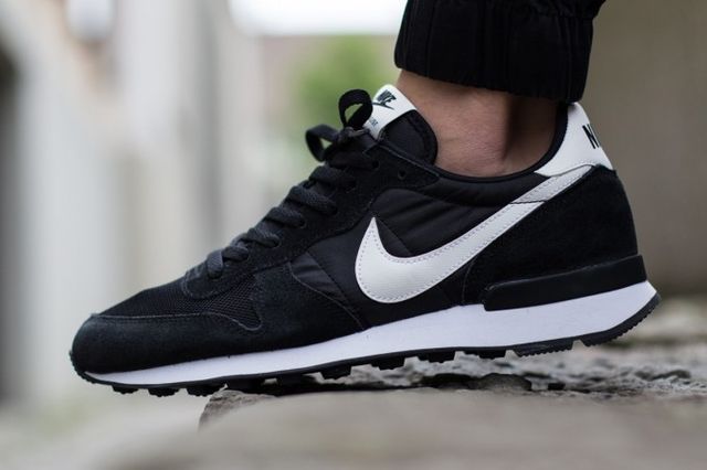 nike-internationalist-black-white_04