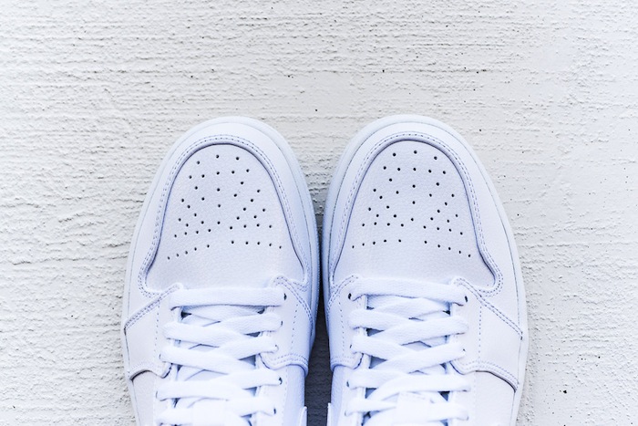air-jordan-1-mid-white-cool-grey-2