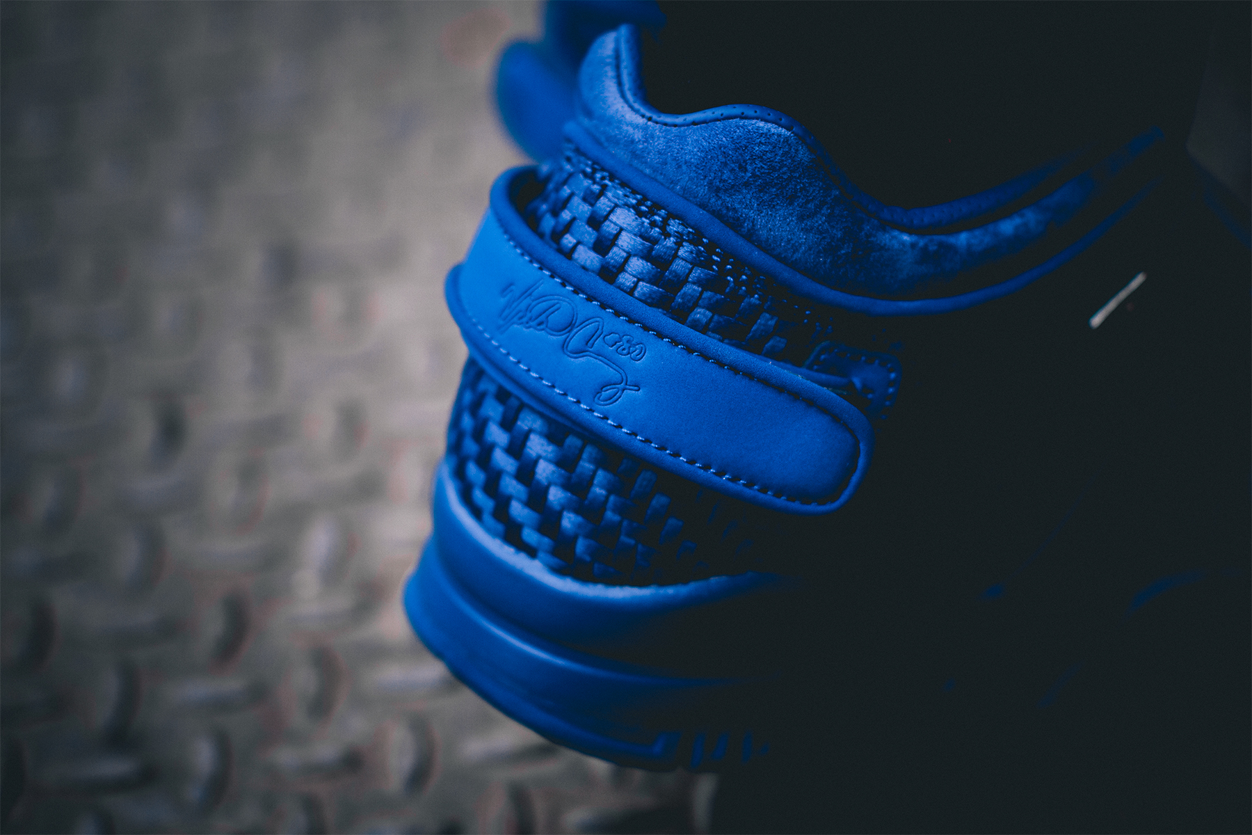 rush-blue-nike-air-trainer-cruz-on-feet-5