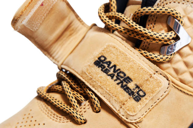 victor-cruz-nike-signature-sneaker-004