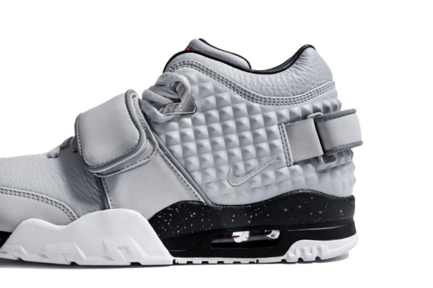 victor-cruz-nike-signature-sneaker-007-630x419