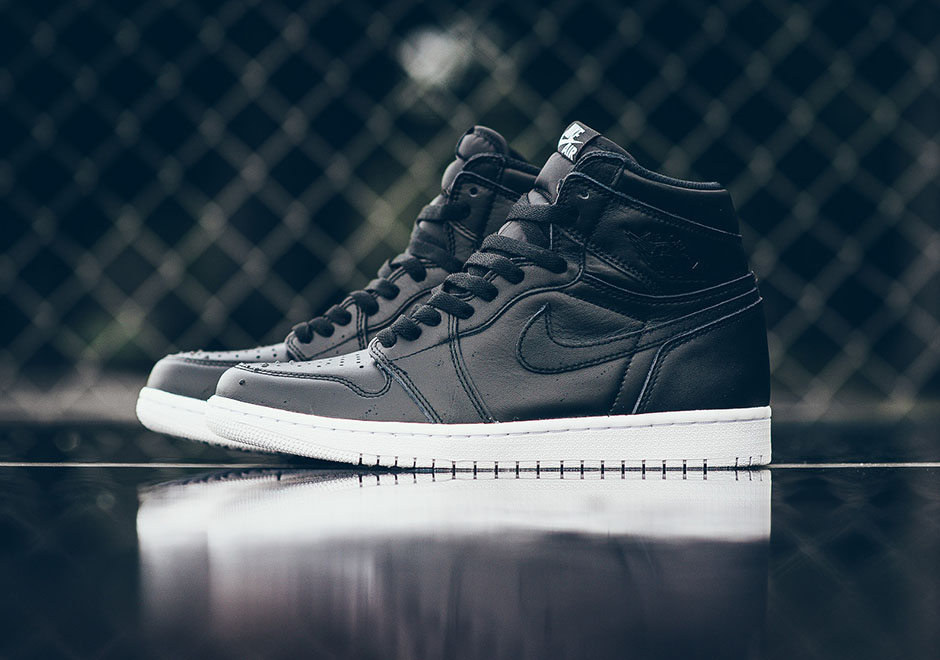 air-jordan-1-og-cyber-monday-black-white-1