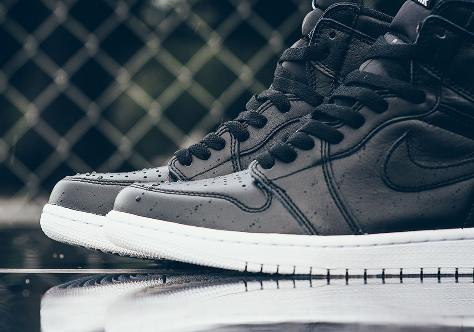 air-jordan-1-og-cyber-monday-black-white-3