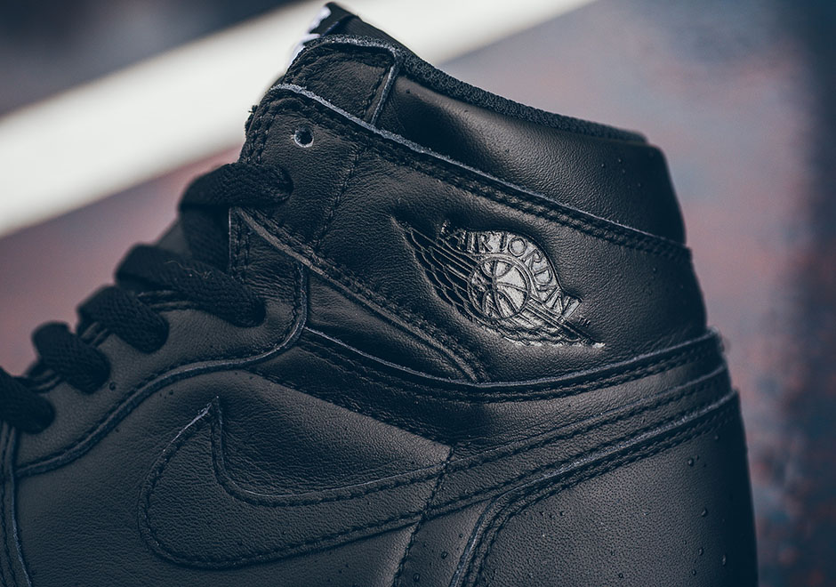 air-jordan-1-og-cyber-monday-black-white-4