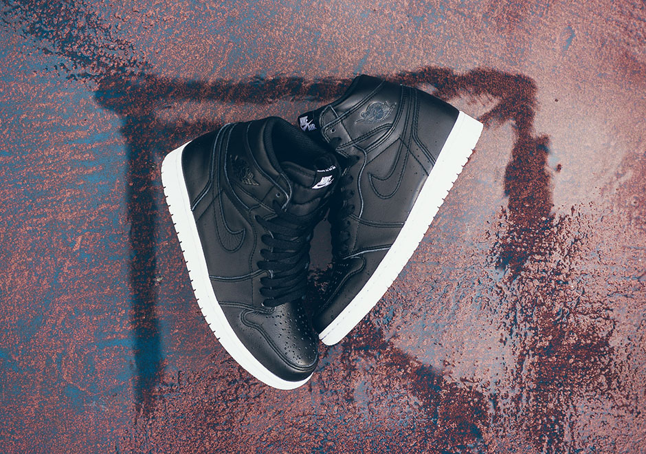 air-jordan-1-og-cyber-monday-black-white-5