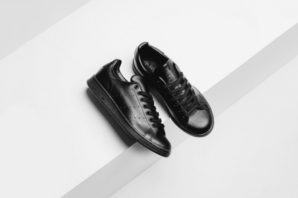 adidas-originals-stan-smith-all-black-1-960x640