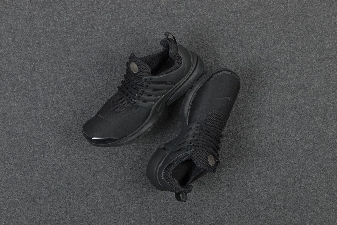 nike-air-presto-triple-black-sneaker-1