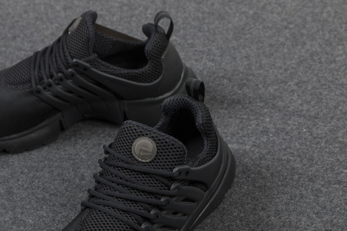 nike-air-presto-triple-black-sneaker-4