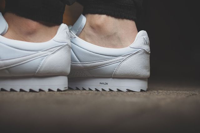 nike-classic cortez shark-all white_03