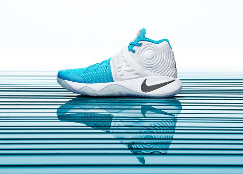 nike-kyrie-2-christmas-2015_03