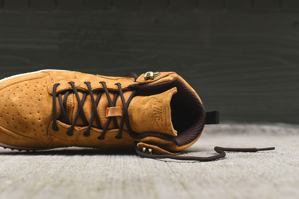 Nike-Dunk-CMFT-Sneakerboot-Wheat-4