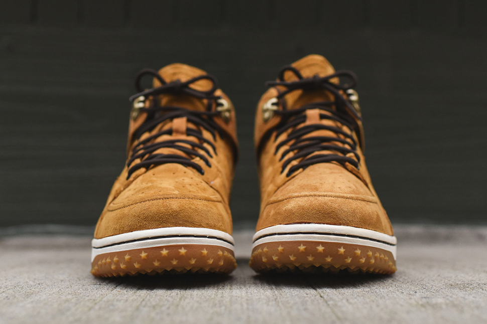 Nike-Dunk-CMFT-Sneakerboot-Wheat-5